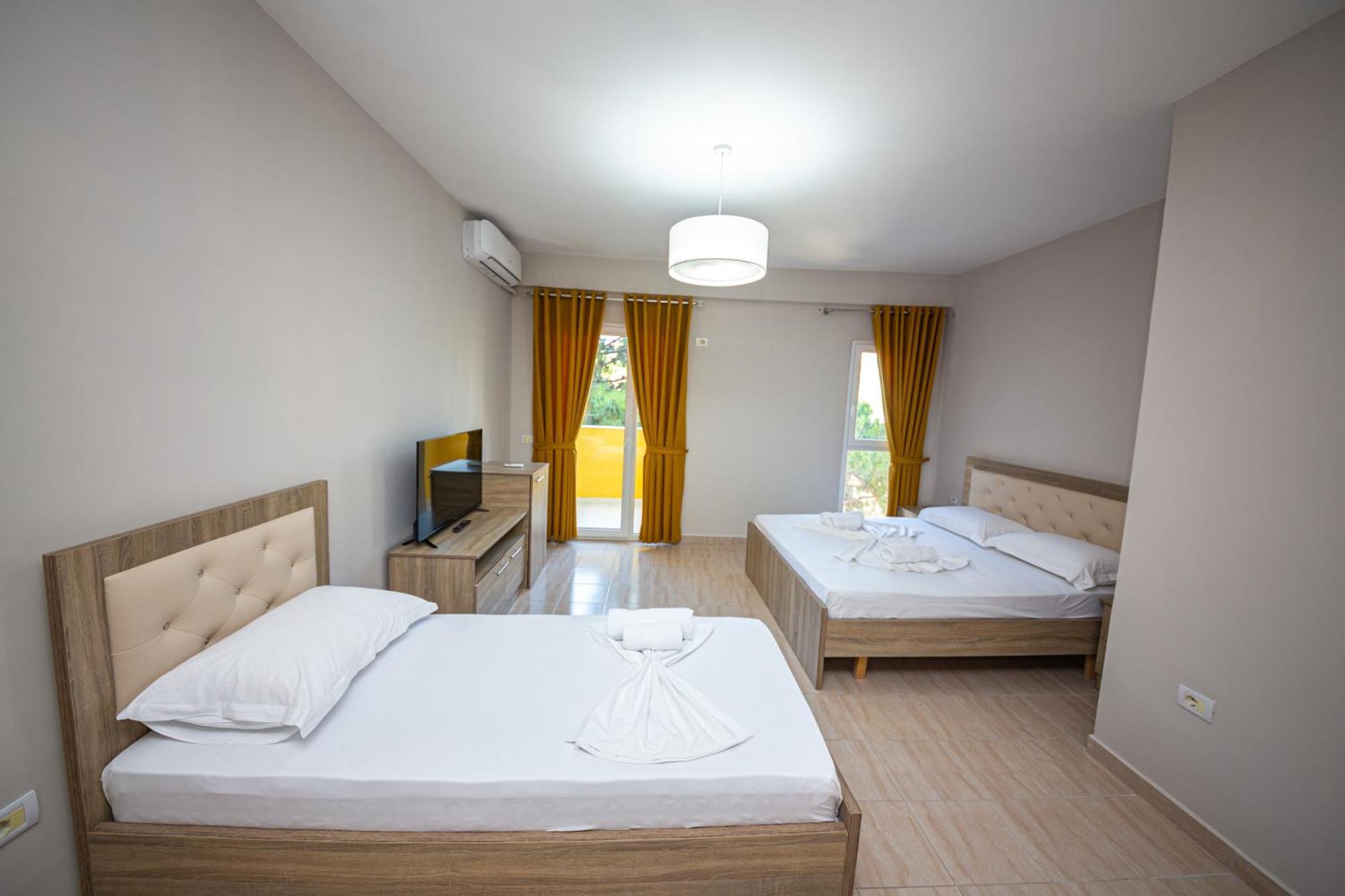Ponari S Hotel Kryemedhej Room photo