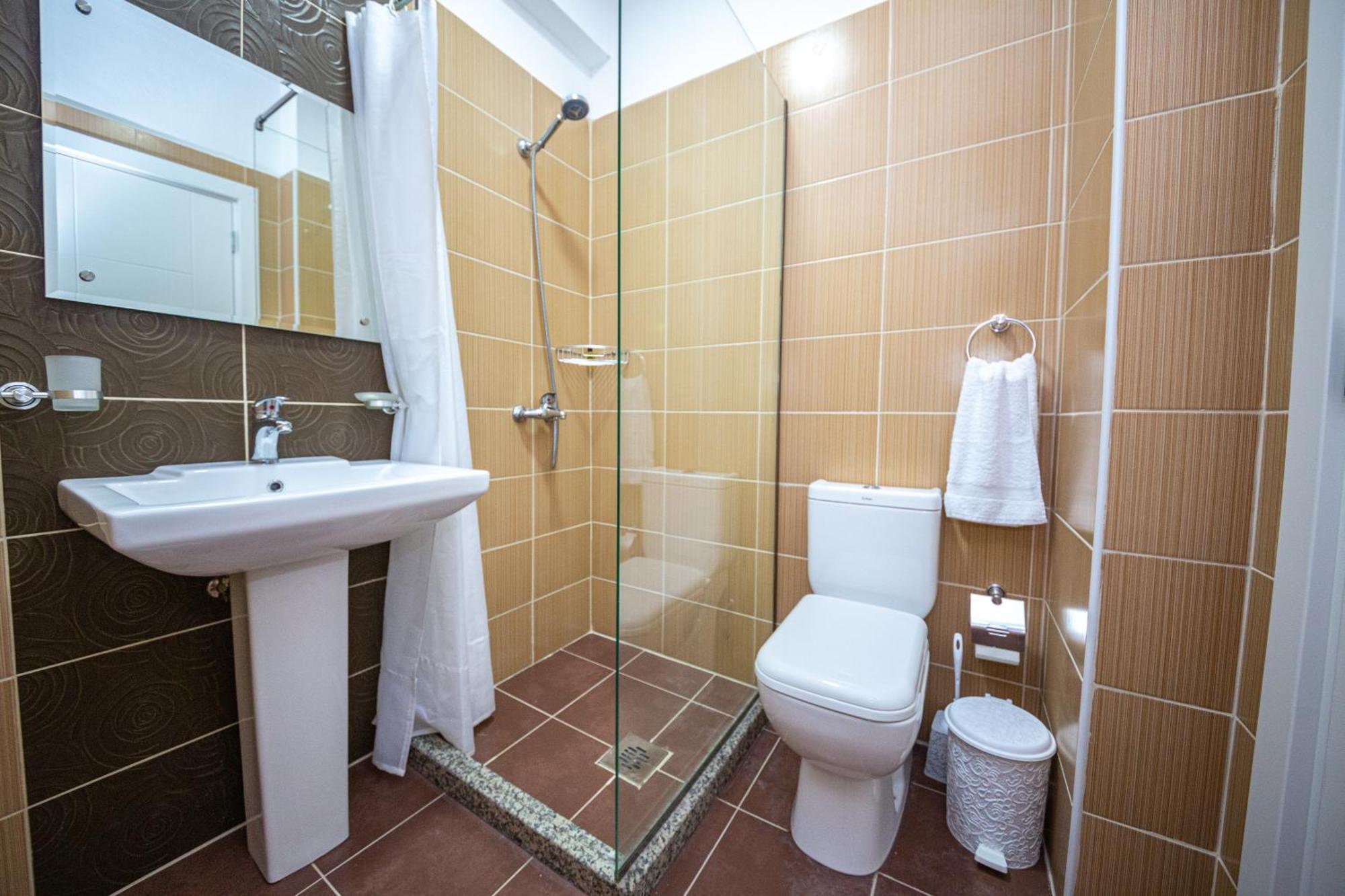 Ponari S Hotel Kryemedhej Room photo